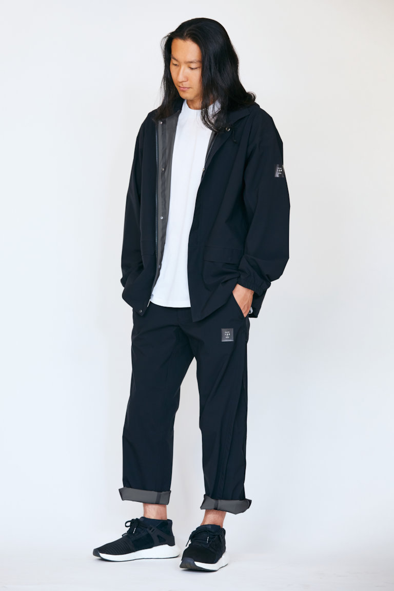 BUKE JK 02 - よりストリートでのスタイリングに合わせやすい、フード付きコーチジャケットタイプ。